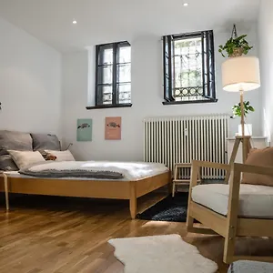 https://full-house-studios-the-jungle-apartment-netflix-wifi-inkl.bestleipzighotels.com